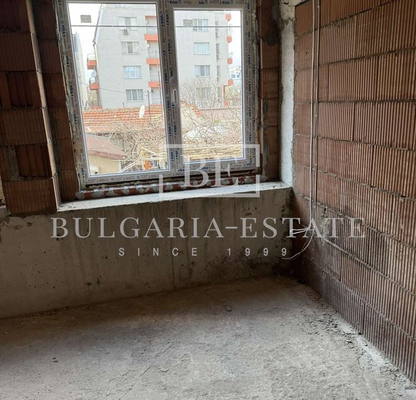 Снимка 2 — Двустаен апартамент до Гранд Мол във Варна с лоджия