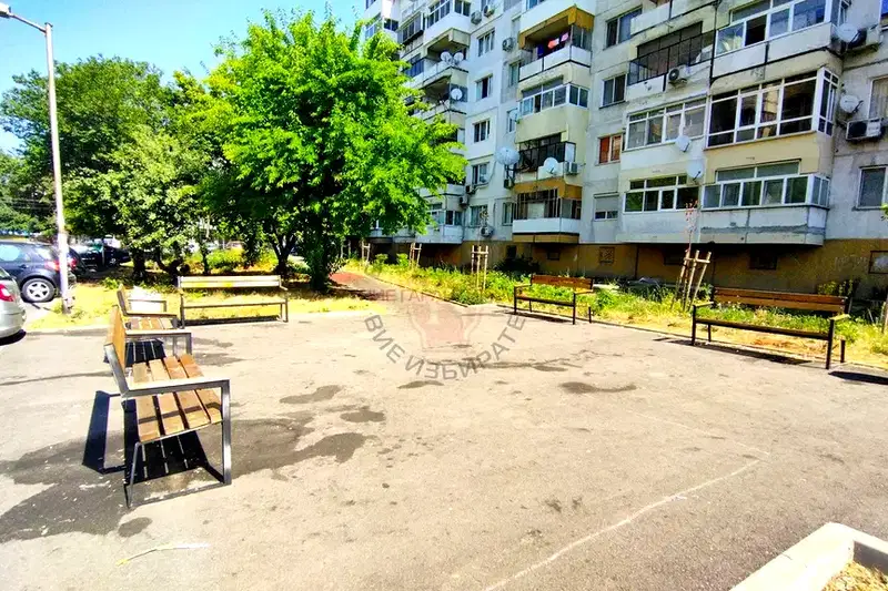 Тристаен апартамент с панорамна тераса в Гранд Мол, Варна