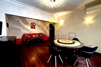 Тристаен апартамент с остъклена тераса в Гръцка махала, Варна