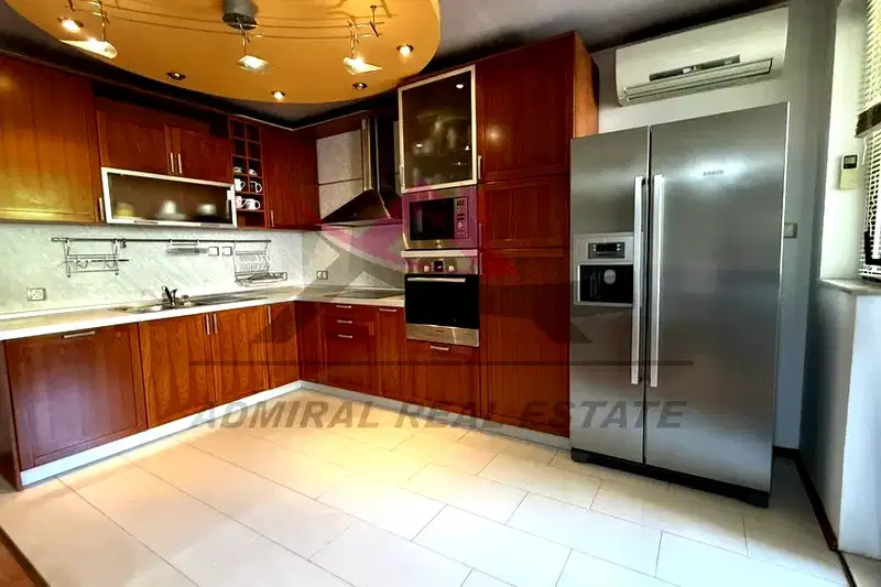 4-bedroom apartment in Varna, Hei