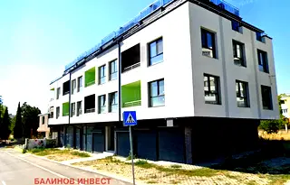 Тристаен апартамент с голяма тераса в Кайсиева градина, Варна