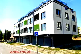 Тристаен апартамент с голяма тераса в Кайсиева градина, Варна