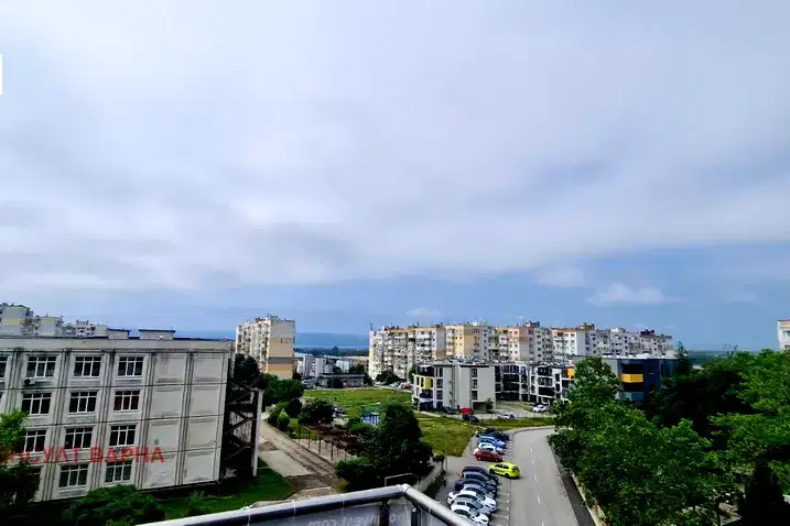 Просторен 3-стаен апартамент с панорамна тераса в Кайсиева градина