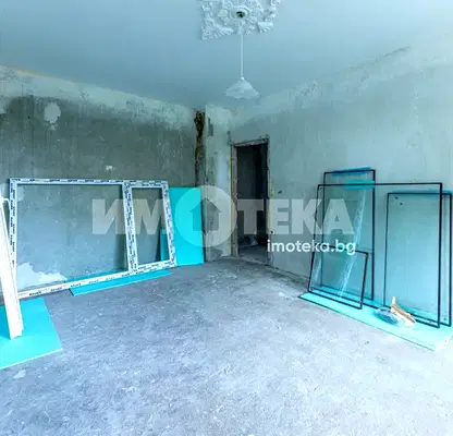 Снимка 4 — Тристаен апартамент в Кайсиева градина с тераса във Варна