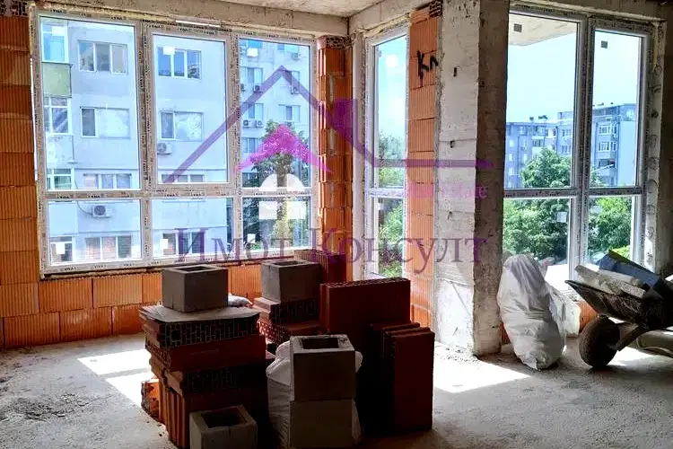 Четиристаен апартамент с 3 балкона в Кайсиева градина, Варна