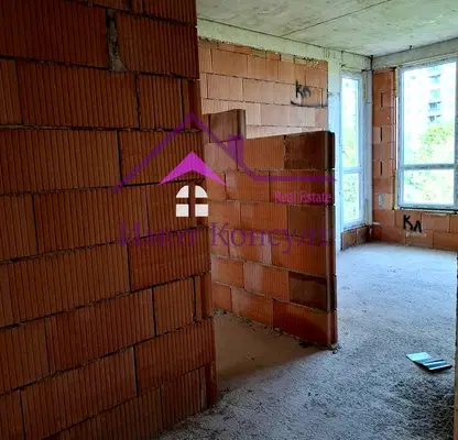 Снимка 3 — Четиристаен апартамент с 3 балкона в Кайсиева градина, Варна