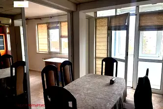 Тристаен апартамент с тераси в Колхозен пазар, Варна