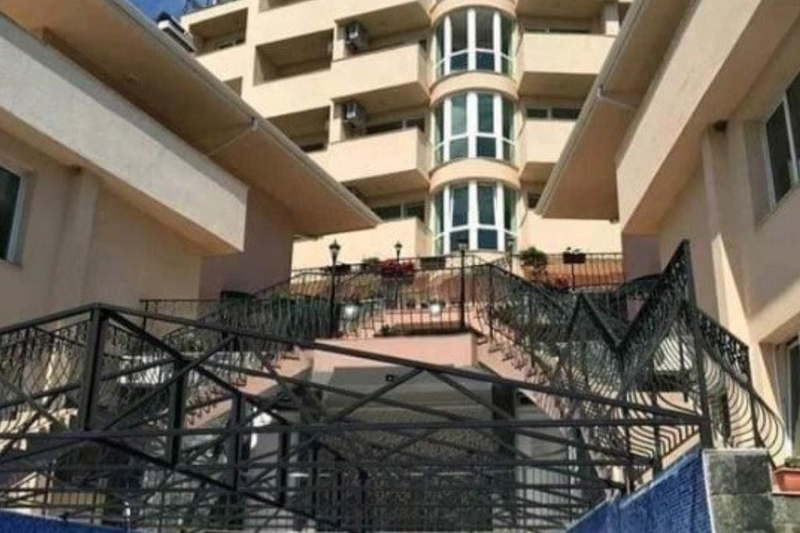Studio apartment in m-t Alen mak with parking and pool