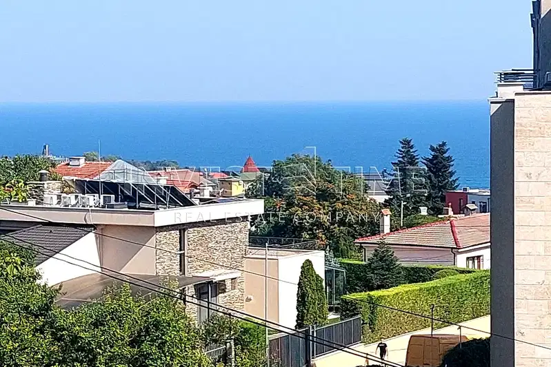 Тристаен апартамент с две тераси в м-т Долна Трака, Варна