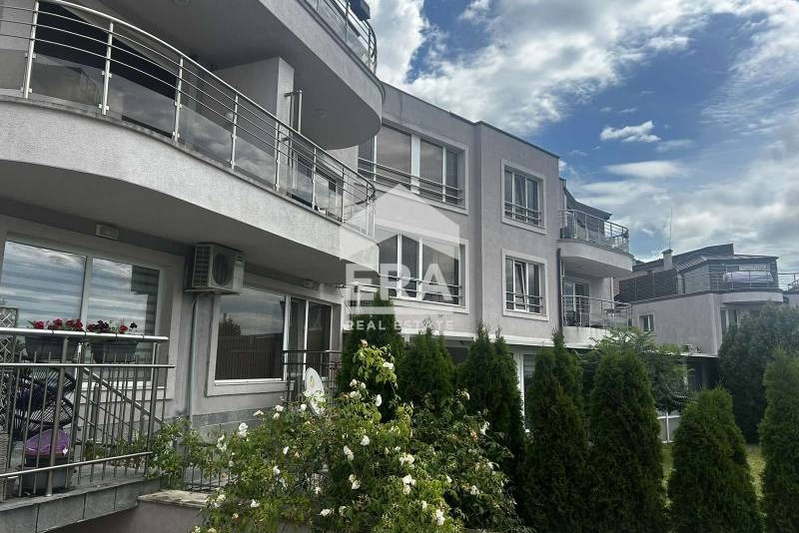 Тристаен апартамент с морска панорама в м-т Горна Трака, Варна