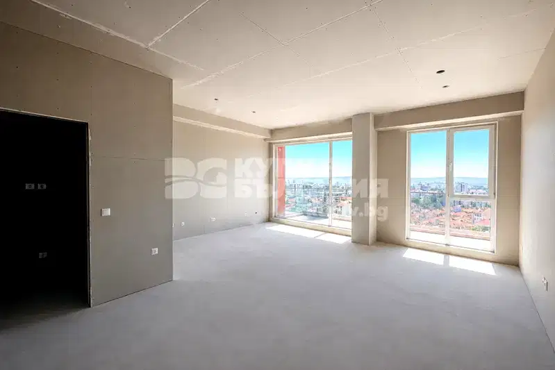 Three-room apartment with terrace in Mladost 1, Varna