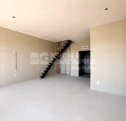 Photo 3 — Three-room apartment with terrace in Mladost 1, Varna