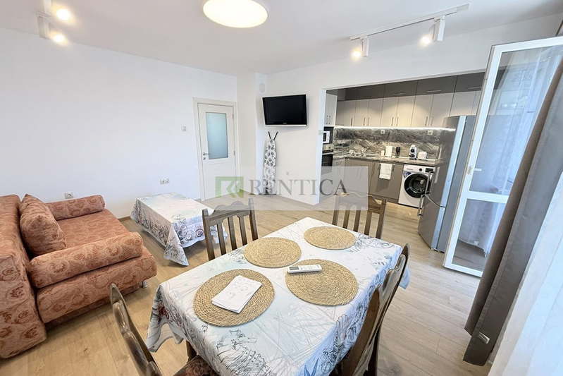 Тристаен апартамент с две тераси в район Окръжна болница, Варна