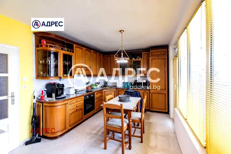 4-bedroom apartment in Varna, Operata