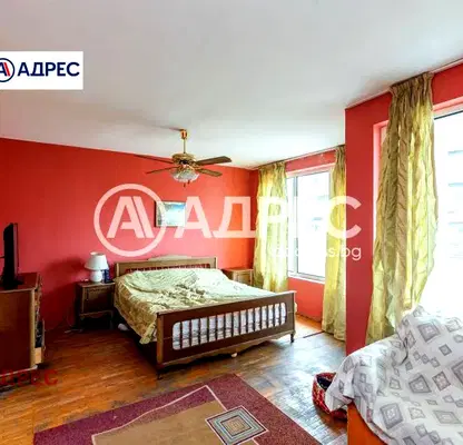 Снимка 4 — Просторен 4-стаен апартамент в центъра на Варна с тераси