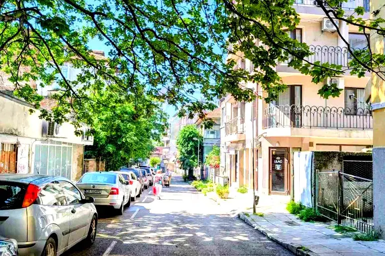 Двустаен апартамент с две тераси в Центъра на Варна, Операта