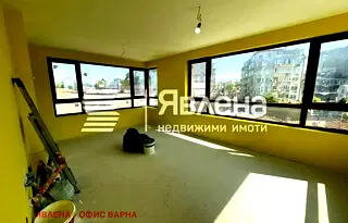 Тристаен апартамент с балкон в Погреби, Варна