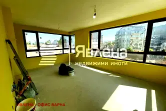 Тристаен апартамент с балкон в Погреби, Варна