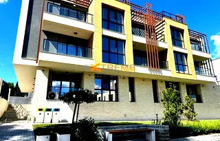 Тристаен апартамент с морска панорама в Свети Никола, Варна