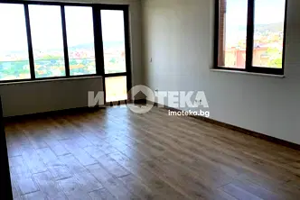 Двустаен апартамент с тераса и морска гледка във Виница, Варна
