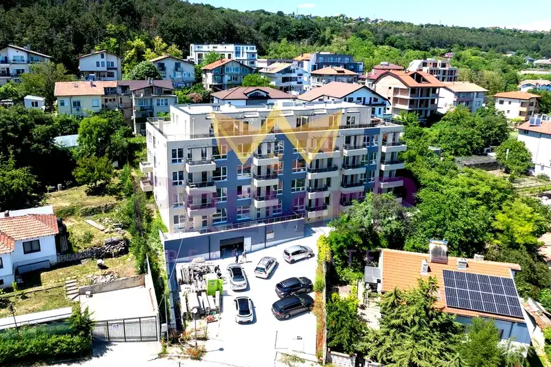 Тристаен апартамент с тераса във Виница, Варна