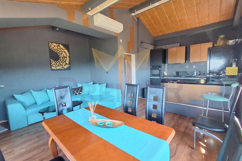 Четиристаен апартамент с тераса във Виница, Варна
