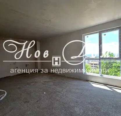 Снимка 2 — Тристаен апартамент с морска панорама във Варна, Възраждане 1
