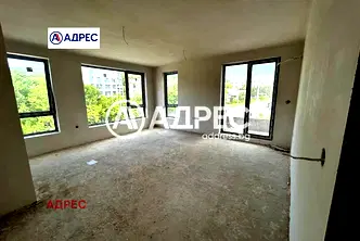 Тристаен апартамент с тераса във Възраждане 1, Варна