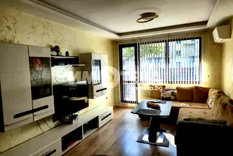 Двустаен апартамент с голяма тераса в Зимно кино Тракия, Варна