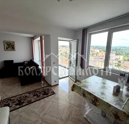 Снимка 3 — Тристаен апартамент във Велико Търново, Център