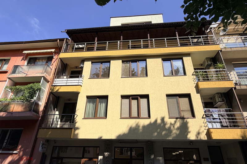 2-bedroom apartment in Vraca, Centyr