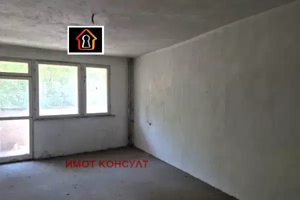 Тристаен апартамент във Враца, Център