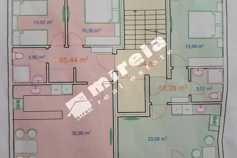 3-bedroom apartment in Yambol, Centyr