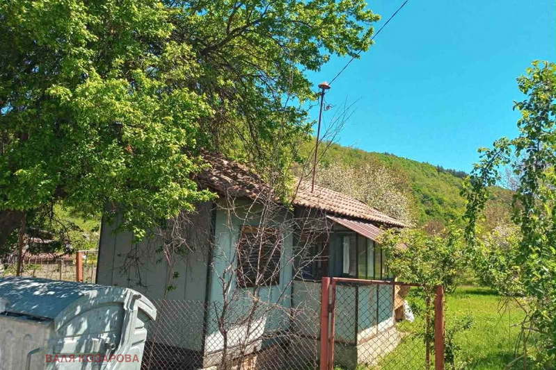 Парцел в Ловеч, Априлци