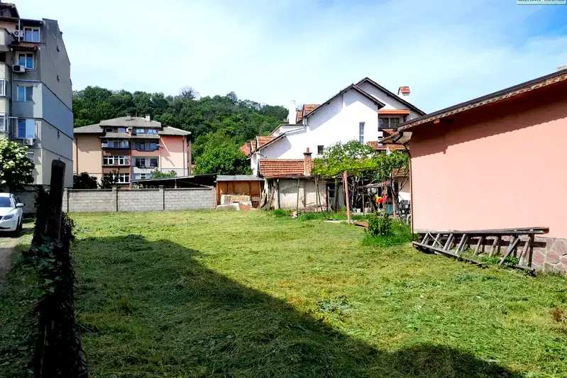 Парцел в Монтана, Широк център