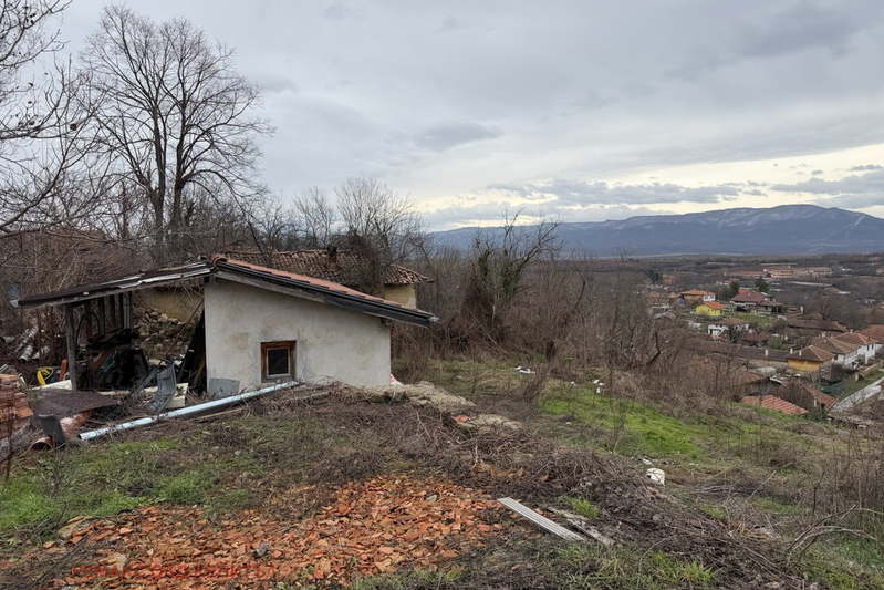 Парцел във Велико Търново, с. Пчелище