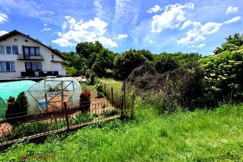 Plot in Oblast Pernik, Selishten Dol