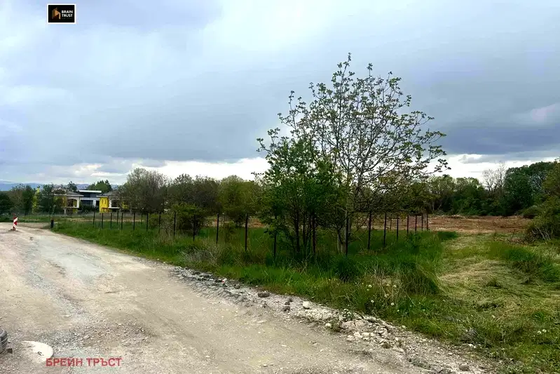 Plot in Sofiya, Krystova Vada