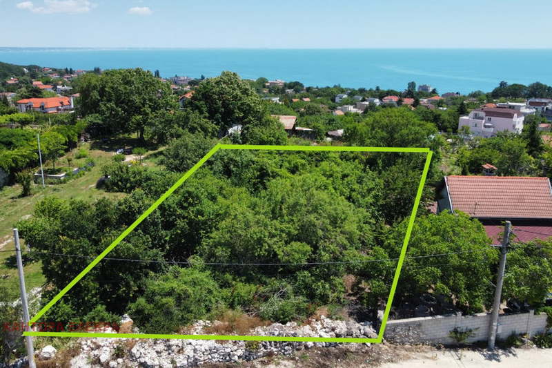 Plot in Varna, Alen Mak