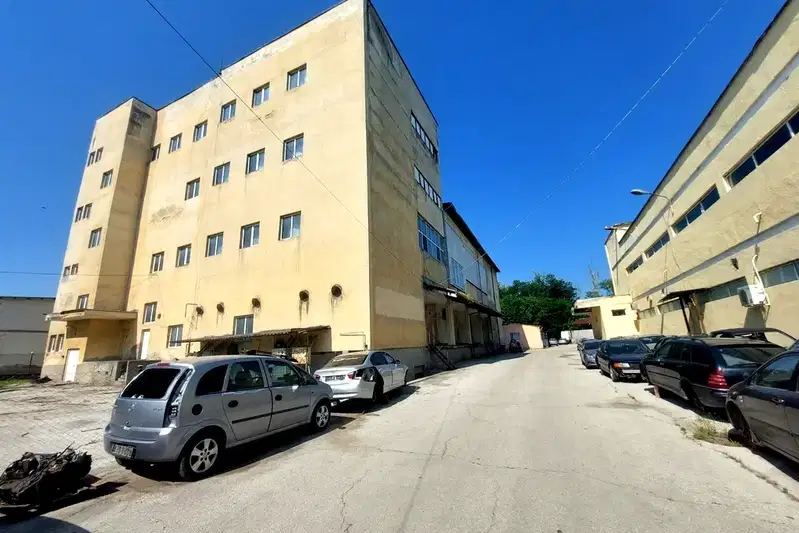 Промишлена сграда във Велико Търново, Павликени