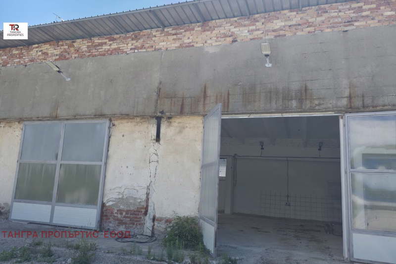 Industrial Building in Pernik, Iztok