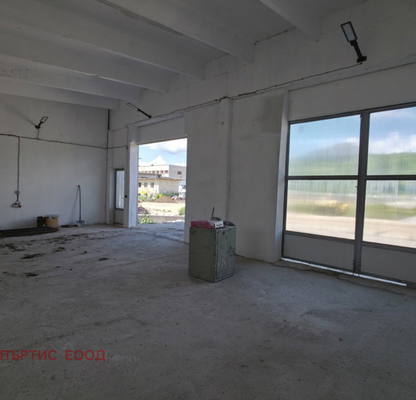 Photo 4 — Industrial Building in Pernik, Iztok