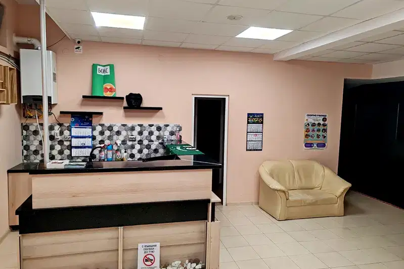 Промишлена сграда в Раз, Център