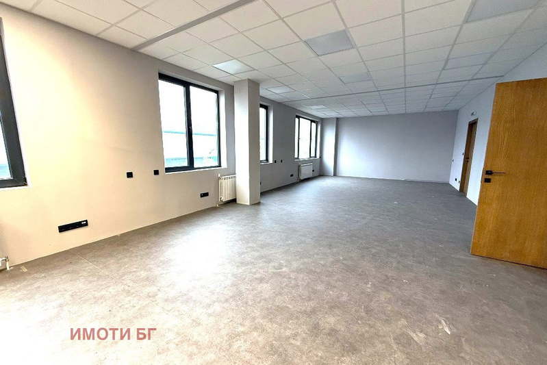 Industrial Building in Lozen