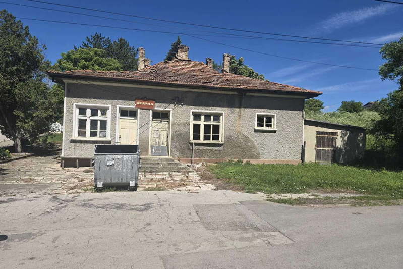 Industrial Building in Oblast Shumen, Panaiot Volovo