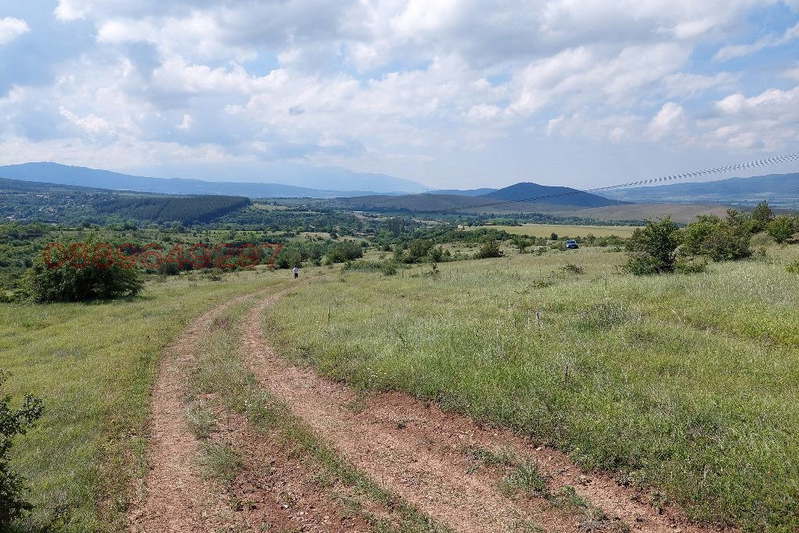 Земеделски имот в Перник, с. Старо село