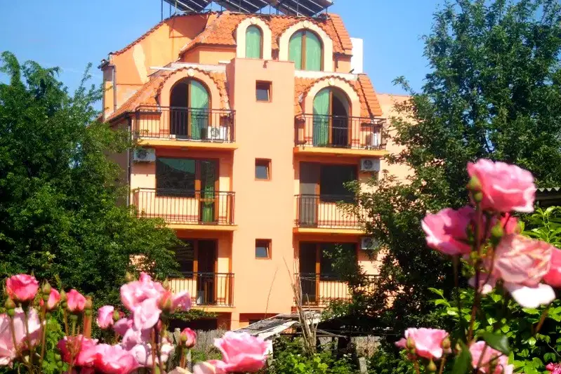 Хотел в Бургас, Черноморец