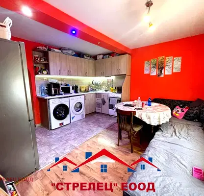 Photo 2 — Floor of House in Dobrich, Iovkovo