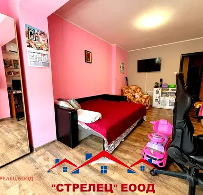 Photo 3 — Floor of House in Dobrich, Iovkovo