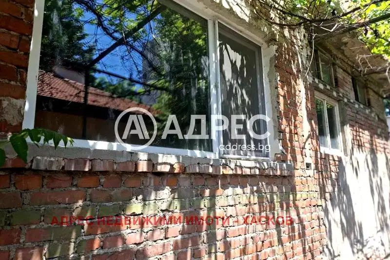 Floor of House in Haskovo, Centyr